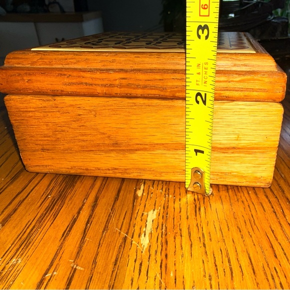 Wooden Jewelry Organizer with Double Wedding Quilt Design - Picture 14 of 14